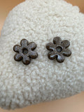 Pampille fleur six pétales en résine brun pailleté pour boucles d'oreilles interchangeables, faite main en Dordogne