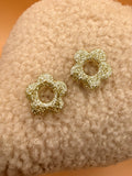Pampille fleur en résine champagne pour boucles d'oreilles interchangeables, faite main en Dordogne