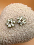 Pampille fleur six pétales en résine champagne doré pour boucles d'oreilles interchangeables, faite main en Dordogne