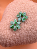 Pampille fleur six pétales en résine vert prairie pour boucles d'oreilles interchangeables, faite main en Dordogne