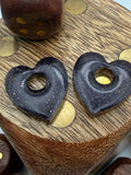 Pampille cœur en résine prune et or pour boucles d'oreilles interchangeables, faite main en Dordogne
