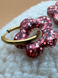 Pampille fleur en résine rouge pailleté pour boucles d'oreilles interchangeables, faite main en Dordogne
